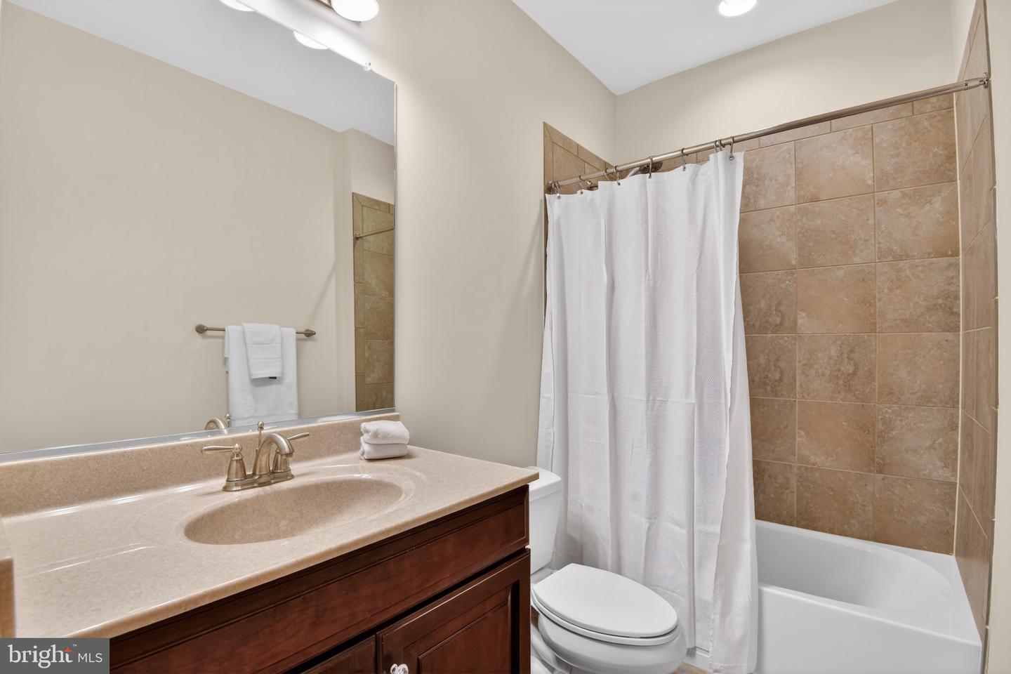 24814 BARRINGTON GROVE CT, ALDIE, Virginia 20105, 5 Bedrooms Bedrooms, 10 Rooms Rooms,4 BathroomsBathrooms,Residential,For sale,24814 BARRINGTON GROVE CT,VALO2114144 MLS # VALO2114144