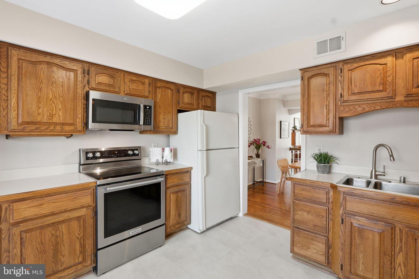 6508 WESTMORE CT, SPRINGFIELD, Virginia 22150, 3 Bedrooms Bedrooms, 13 Rooms Rooms,3 BathroomsBathrooms,Residential,For sale,6508 WESTMORE CT,VAFX2286436 MLS # VAFX2286436