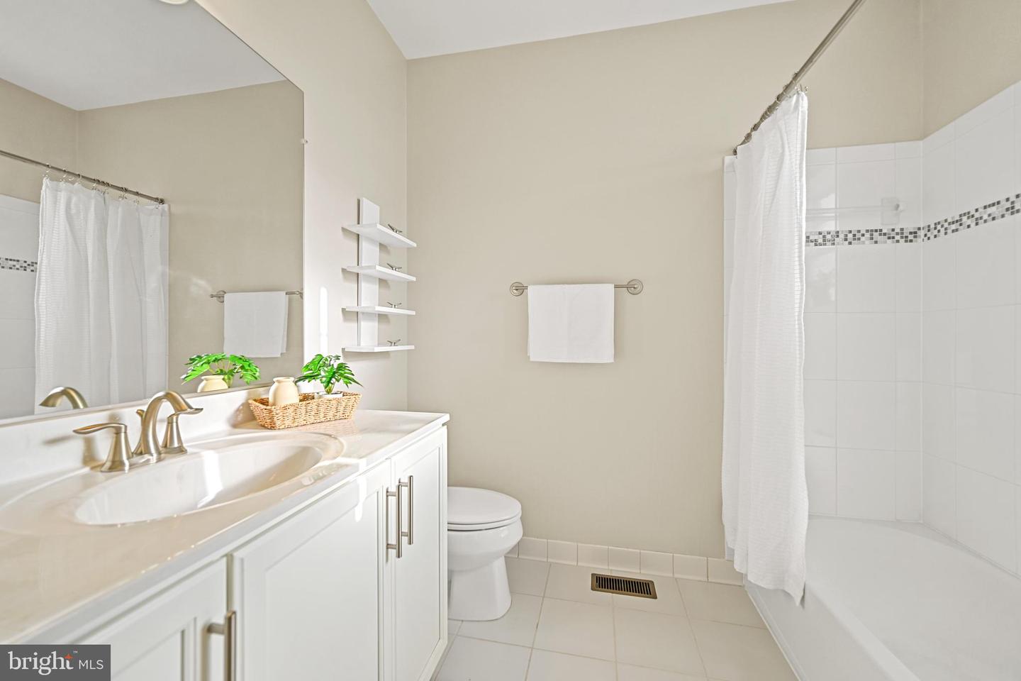 612 MARINA LANDING LN, WOODBRIDGE, Virginia 22191, 3 Bedrooms Bedrooms, ,3 BathroomsBathrooms,Residential,For sale,612 MARINA LANDING LN,VAPW2110930 MLS # VAPW2110930