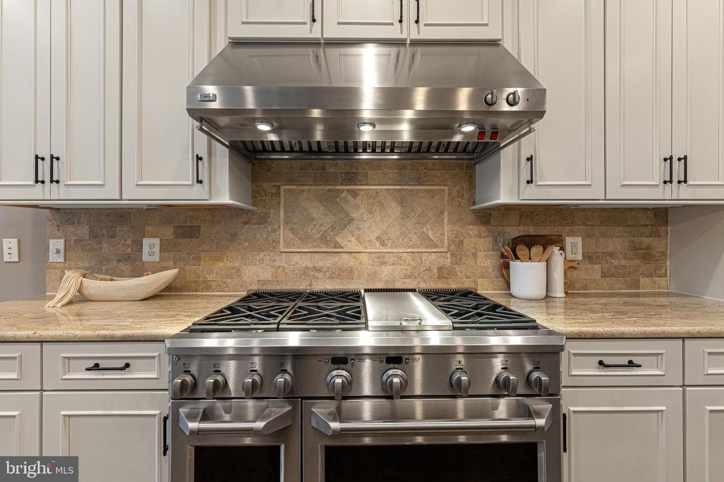 6520 TOPEKA RD, MCLEAN, Virginia 22101, 5 Bedrooms Bedrooms, ,5 BathroomsBathrooms,Residential,For sale,6520 TOPEKA RD,VAFX2286798 MLS # VAFX2286798