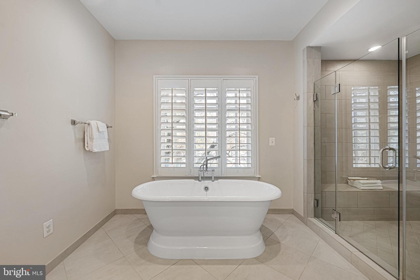 6520 TOPEKA RD, MCLEAN, Virginia 22101, 5 Bedrooms Bedrooms, ,5 BathroomsBathrooms,Residential,For sale,6520 TOPEKA RD,VAFX2286798 MLS # VAFX2286798