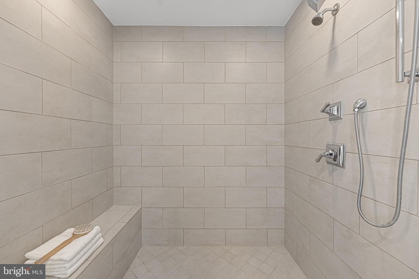 6520 TOPEKA RD, MCLEAN, Virginia 22101, 5 Bedrooms Bedrooms, ,5 BathroomsBathrooms,Residential,For sale,6520 TOPEKA RD,VAFX2286798 MLS # VAFX2286798