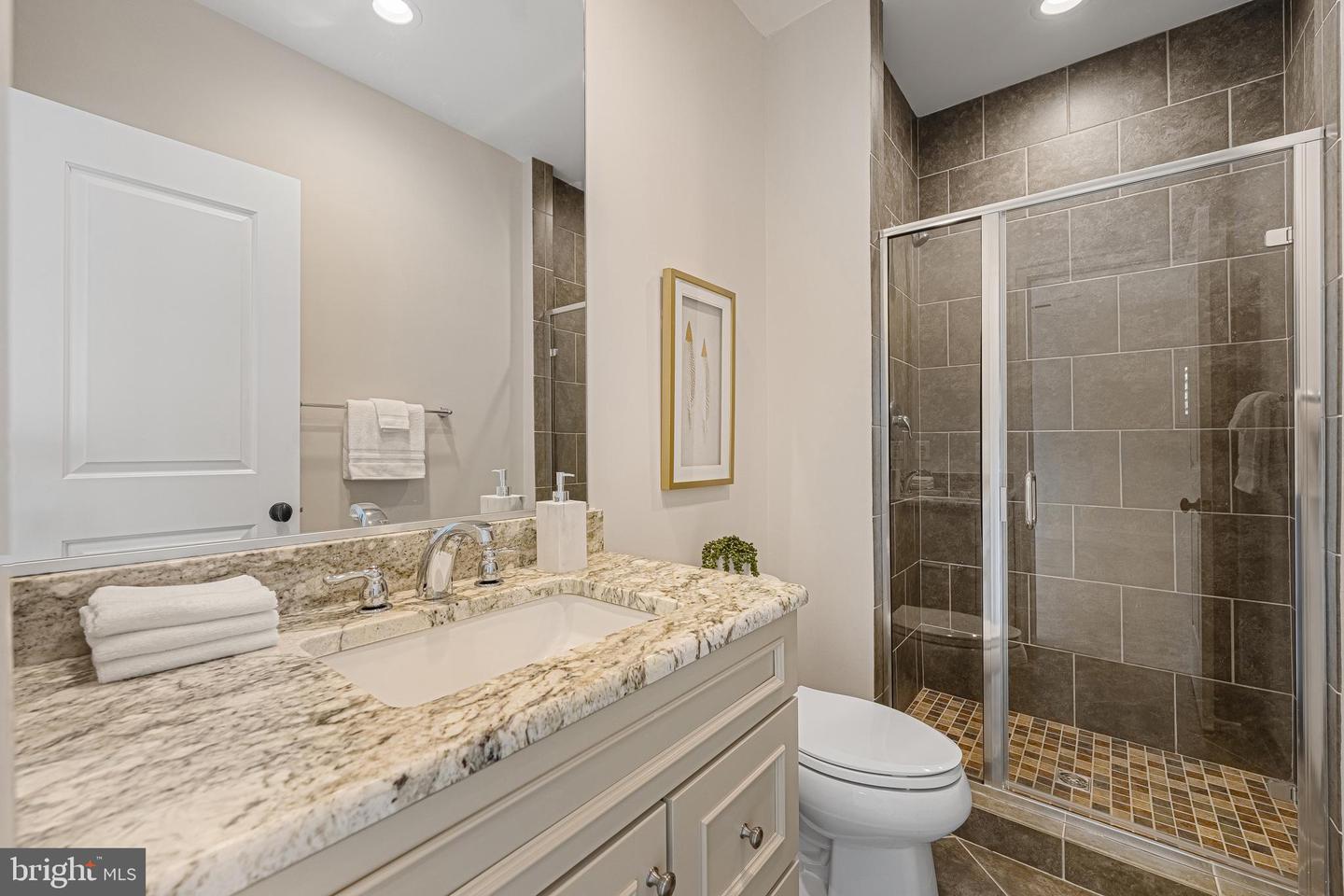 6520 TOPEKA RD, MCLEAN, Virginia 22101, 5 Bedrooms Bedrooms, ,5 BathroomsBathrooms,Residential,For sale,6520 TOPEKA RD,VAFX2286798 MLS # VAFX2286798