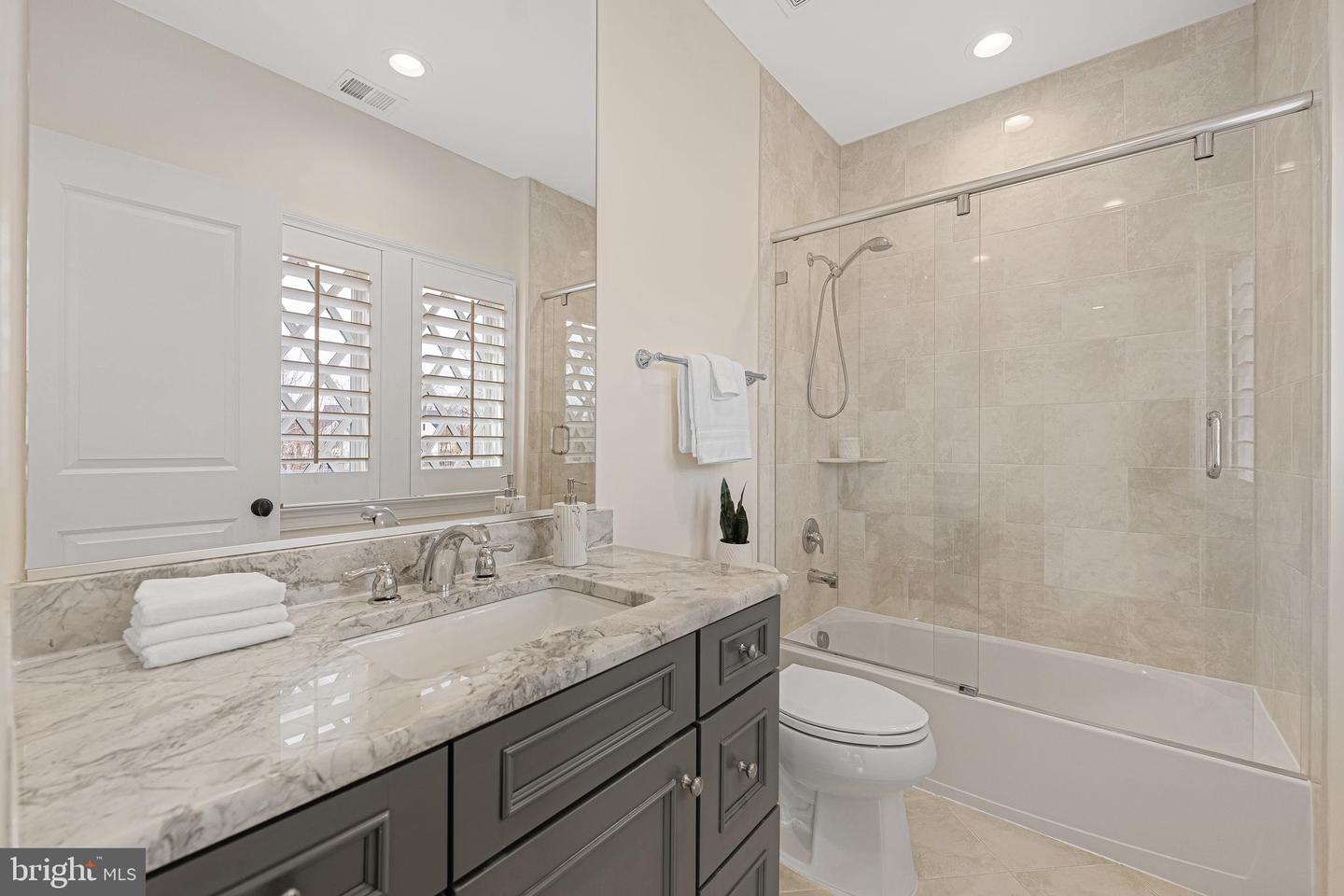 6520 TOPEKA RD, MCLEAN, Virginia 22101, 5 Bedrooms Bedrooms, ,5 BathroomsBathrooms,Residential,For sale,6520 TOPEKA RD,VAFX2286798 MLS # VAFX2286798