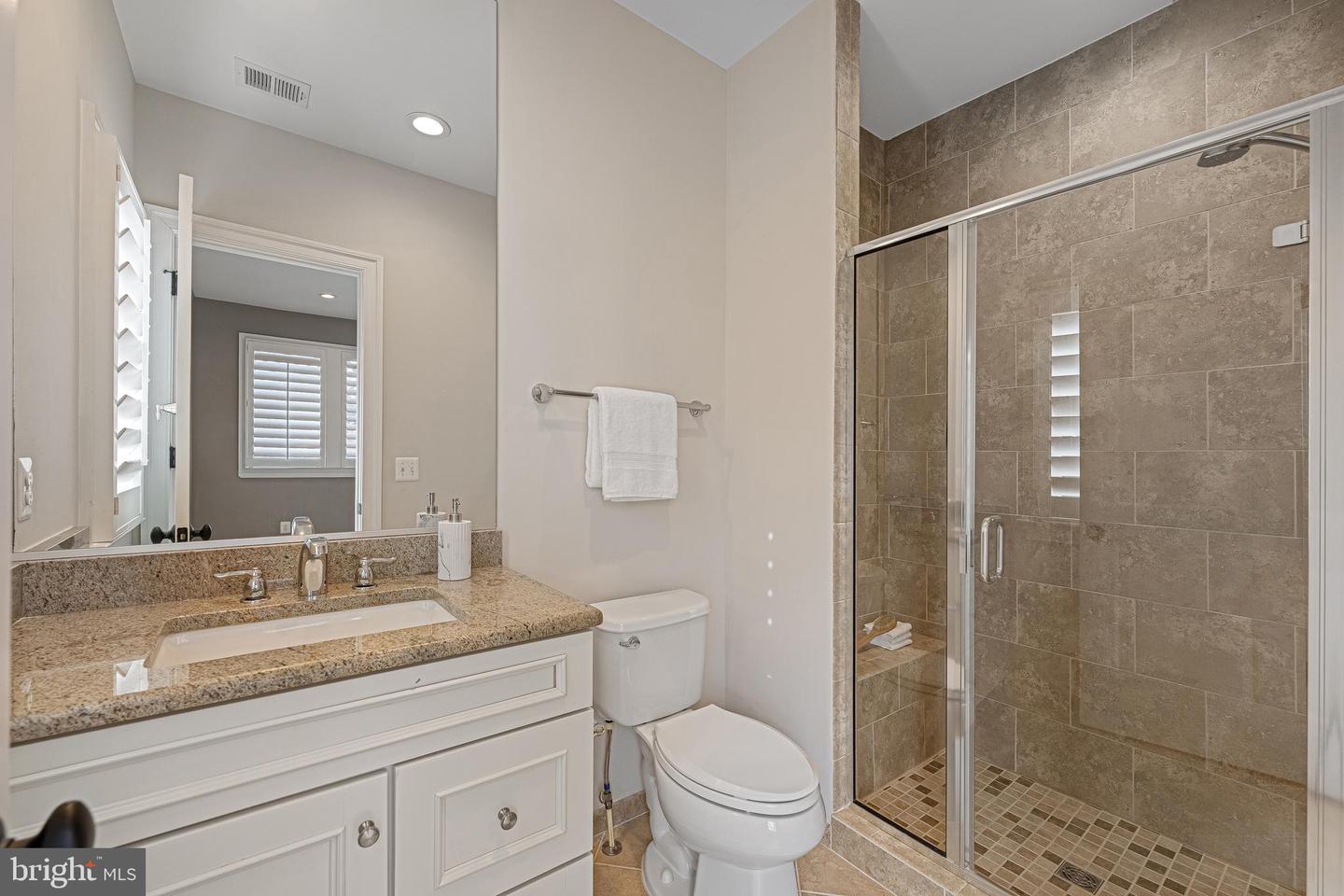 6520 TOPEKA RD, MCLEAN, Virginia 22101, 5 Bedrooms Bedrooms, ,5 BathroomsBathrooms,Residential,For sale,6520 TOPEKA RD,VAFX2286798 MLS # VAFX2286798