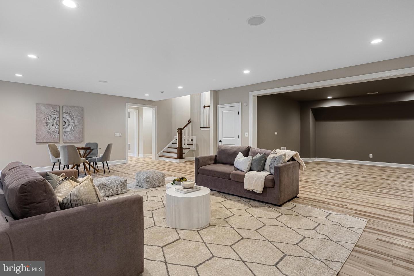 6520 TOPEKA RD, MCLEAN, Virginia 22101, 5 Bedrooms Bedrooms, ,5 BathroomsBathrooms,Residential,For sale,6520 TOPEKA RD,VAFX2286798 MLS # VAFX2286798