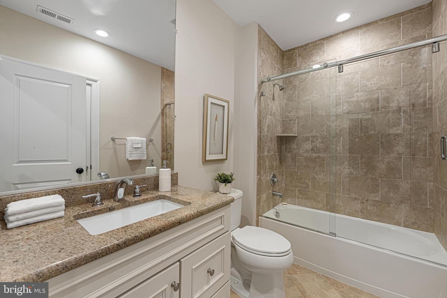 6520 TOPEKA RD, MCLEAN, Virginia 22101, 5 Bedrooms Bedrooms, ,5 BathroomsBathrooms,Residential,For sale,6520 TOPEKA RD,VAFX2286798 MLS # VAFX2286798