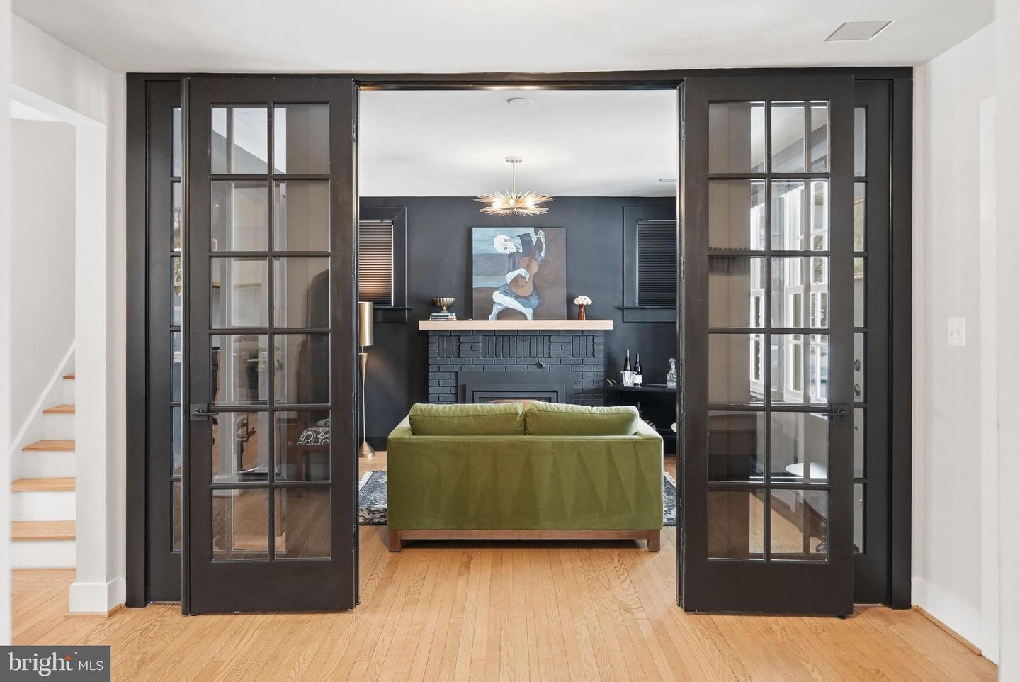 4807 WASHINGTON BLVD, ARLINGTON, Virginia 22205, 4 Bedrooms Bedrooms, 15 Rooms Rooms,3 BathroomsBathrooms,Residential,For sale,4807 WASHINGTON BLVD,VAAR2067990 MLS # VAAR2067990