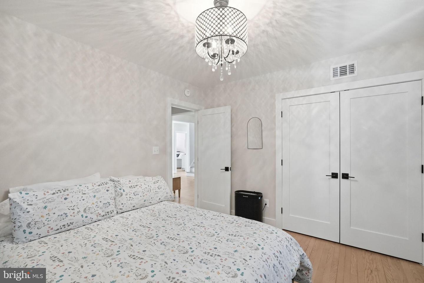 4807 WASHINGTON BLVD, ARLINGTON, Virginia 22205, 4 Bedrooms Bedrooms, 15 Rooms Rooms,3 BathroomsBathrooms,Residential,For sale,4807 WASHINGTON BLVD,VAAR2067990 MLS # VAAR2067990