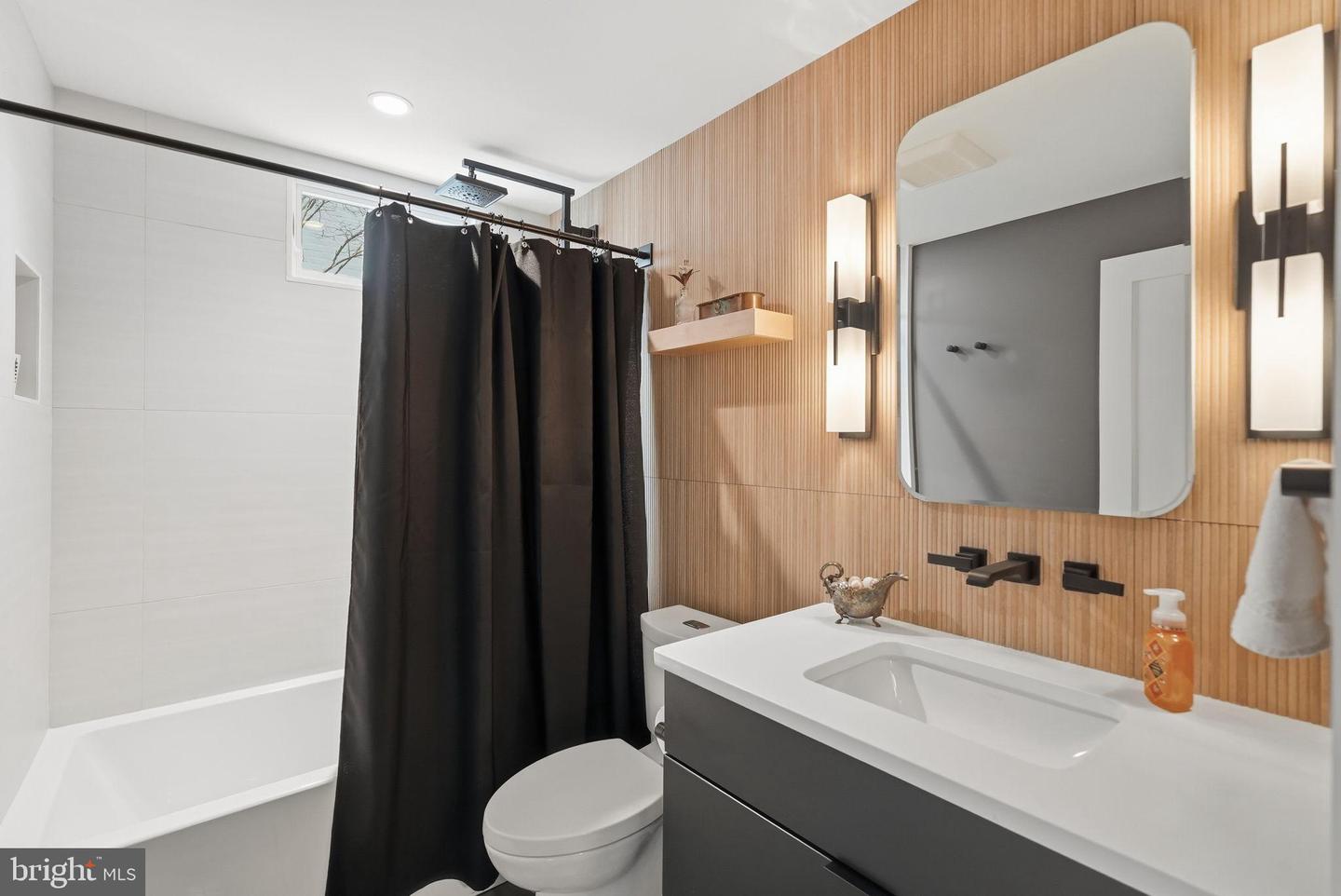 4807 WASHINGTON BLVD, ARLINGTON, Virginia 22205, 4 Bedrooms Bedrooms, 15 Rooms Rooms,3 BathroomsBathrooms,Residential,For sale,4807 WASHINGTON BLVD,VAAR2067990 MLS # VAAR2067990