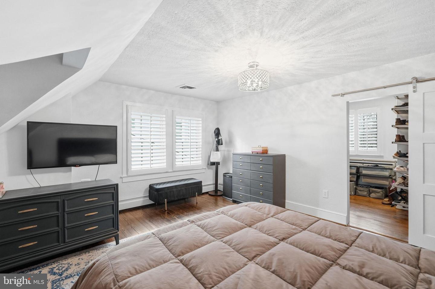 4807 WASHINGTON BLVD, ARLINGTON, Virginia 22205, 4 Bedrooms Bedrooms, 15 Rooms Rooms,3 BathroomsBathrooms,Residential,For sale,4807 WASHINGTON BLVD,VAAR2067990 MLS # VAAR2067990