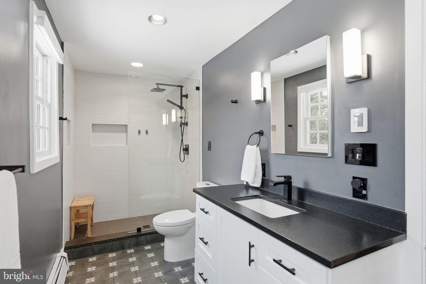 4807 WASHINGTON BLVD, ARLINGTON, Virginia 22205, 4 Bedrooms Bedrooms, 15 Rooms Rooms,3 BathroomsBathrooms,Residential,For sale,4807 WASHINGTON BLVD,VAAR2067990 MLS # VAAR2067990