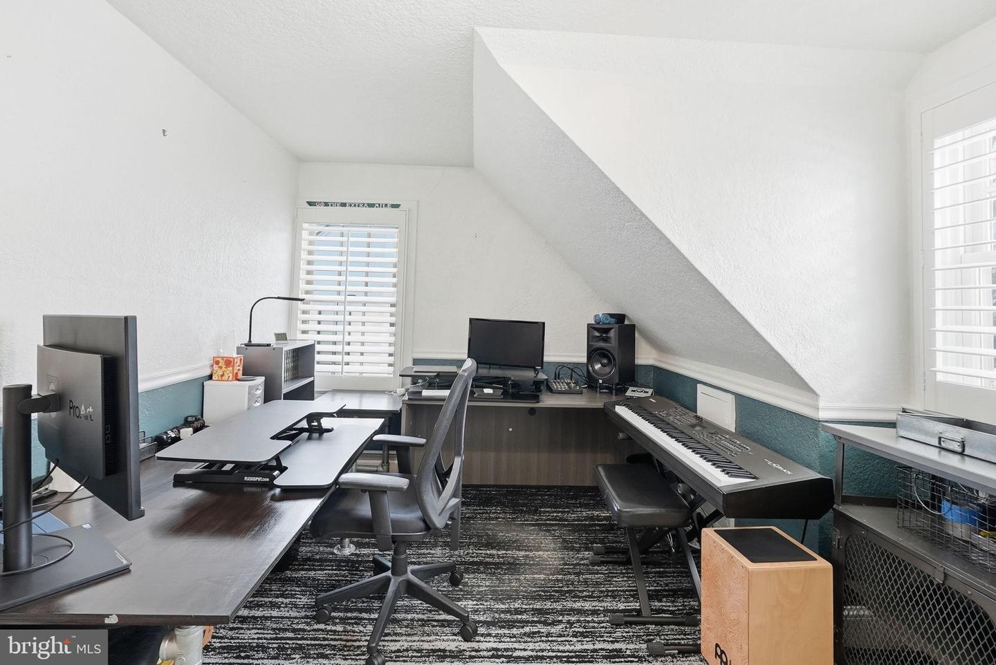 4807 WASHINGTON BLVD, ARLINGTON, Virginia 22205, 4 Bedrooms Bedrooms, 15 Rooms Rooms,3 BathroomsBathrooms,Residential,For sale,4807 WASHINGTON BLVD,VAAR2067990 MLS # VAAR2067990