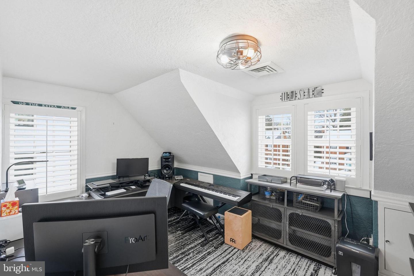 4807 WASHINGTON BLVD, ARLINGTON, Virginia 22205, 4 Bedrooms Bedrooms, 15 Rooms Rooms,3 BathroomsBathrooms,Residential,For sale,4807 WASHINGTON BLVD,VAAR2067990 MLS # VAAR2067990