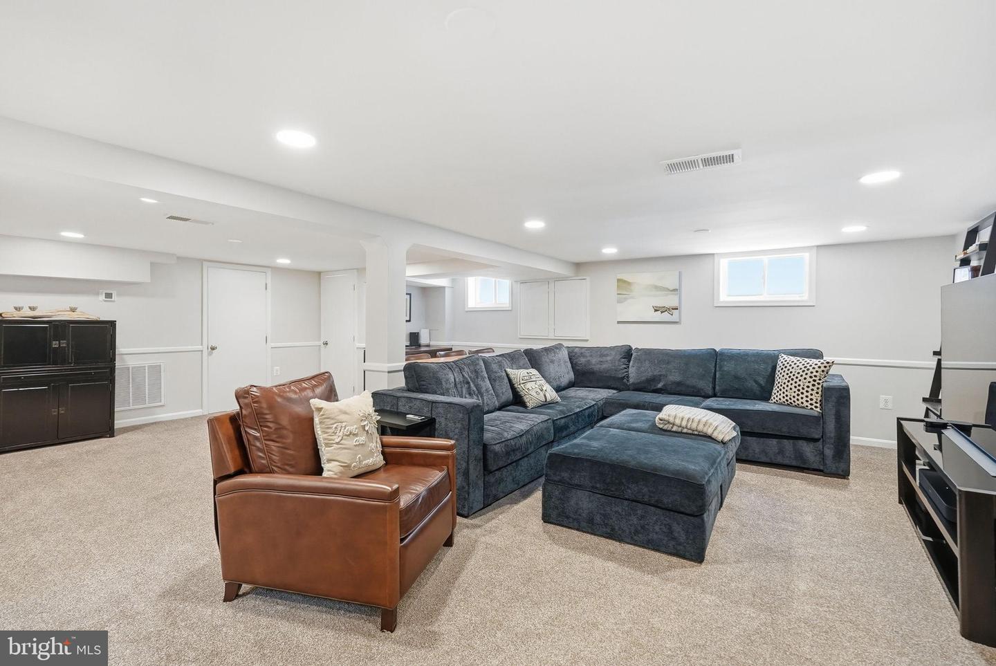 4807 WASHINGTON BLVD, ARLINGTON, Virginia 22205, 4 Bedrooms Bedrooms, 15 Rooms Rooms,3 BathroomsBathrooms,Residential,For sale,4807 WASHINGTON BLVD,VAAR2067990 MLS # VAAR2067990