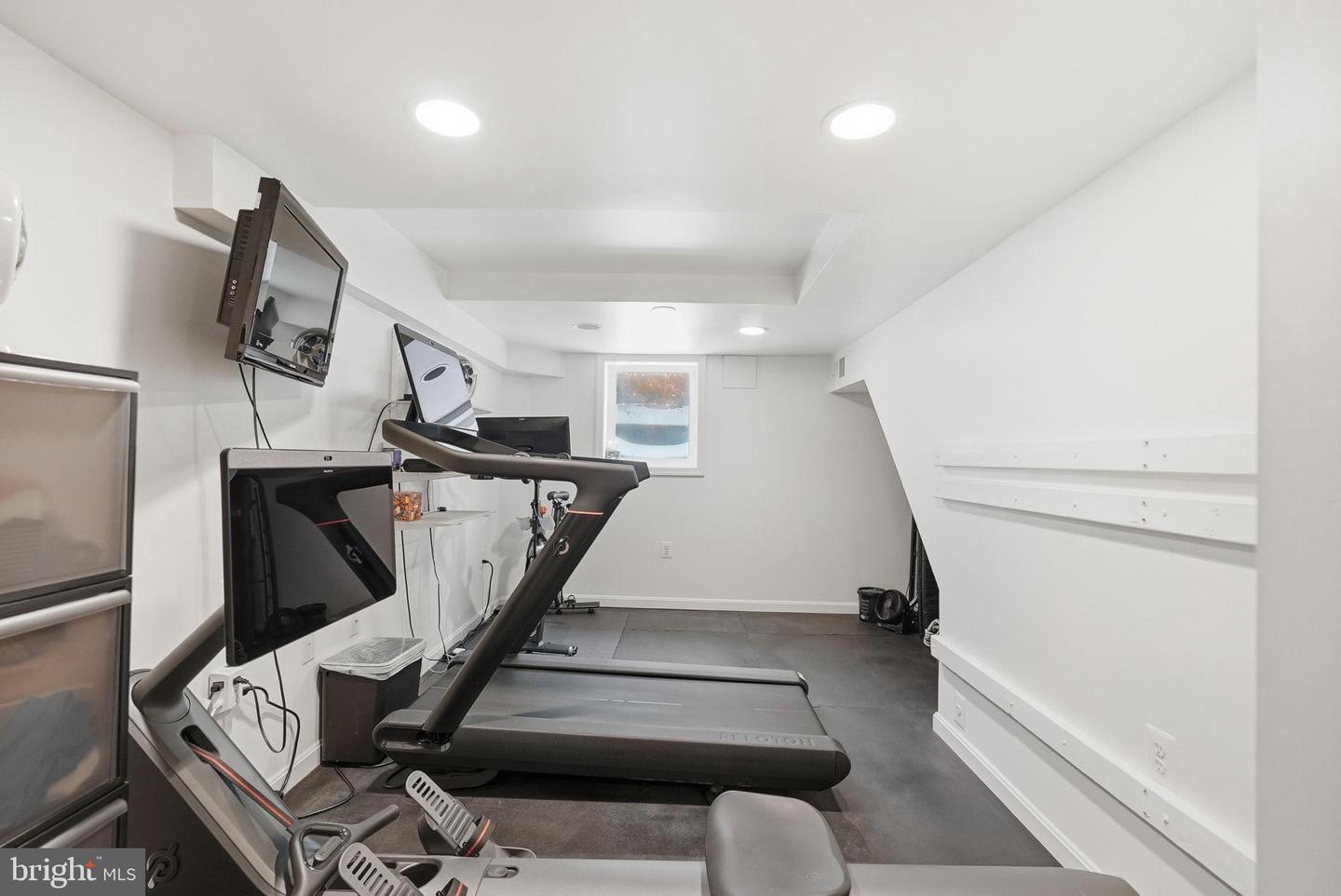 4807 WASHINGTON BLVD, ARLINGTON, Virginia 22205, 4 Bedrooms Bedrooms, 15 Rooms Rooms,3 BathroomsBathrooms,Residential,For sale,4807 WASHINGTON BLVD,VAAR2067990 MLS # VAAR2067990