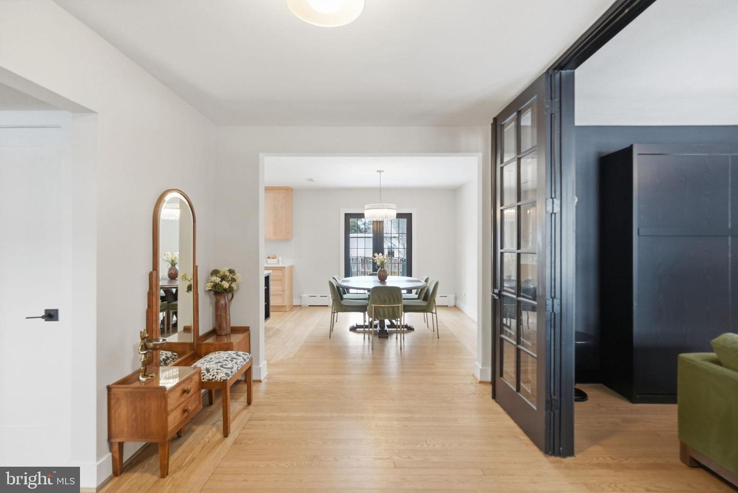 4807 WASHINGTON BLVD, ARLINGTON, Virginia 22205, 4 Bedrooms Bedrooms, 15 Rooms Rooms,3 BathroomsBathrooms,Residential,For sale,4807 WASHINGTON BLVD,VAAR2067990 MLS # VAAR2067990