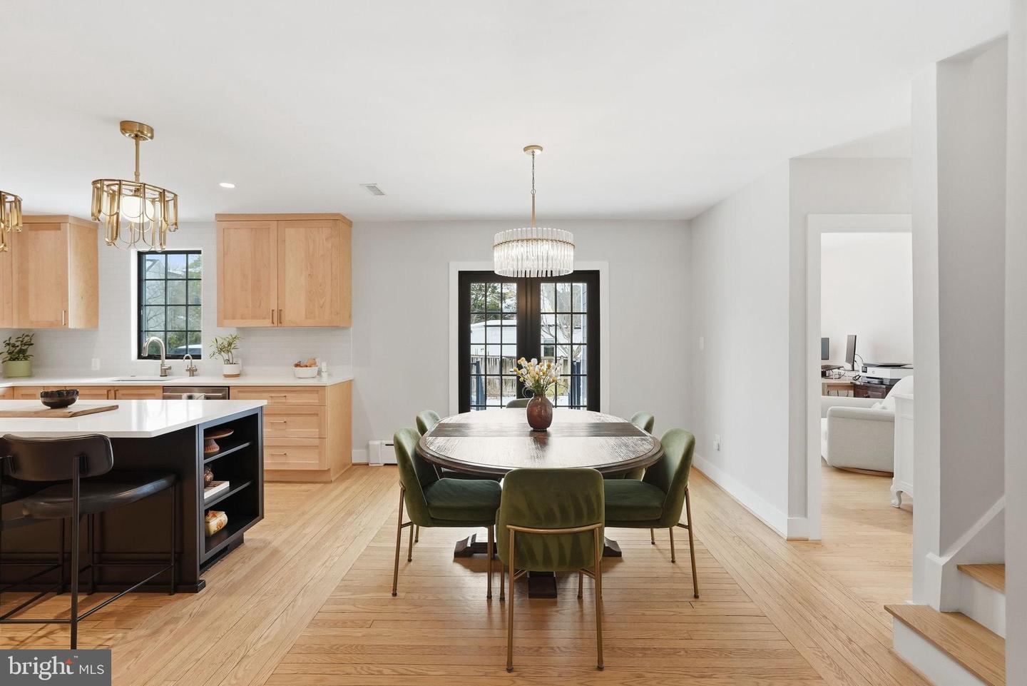 4807 WASHINGTON BLVD, ARLINGTON, Virginia 22205, 4 Bedrooms Bedrooms, 15 Rooms Rooms,3 BathroomsBathrooms,Residential,For sale,4807 WASHINGTON BLVD,VAAR2067990 MLS # VAAR2067990