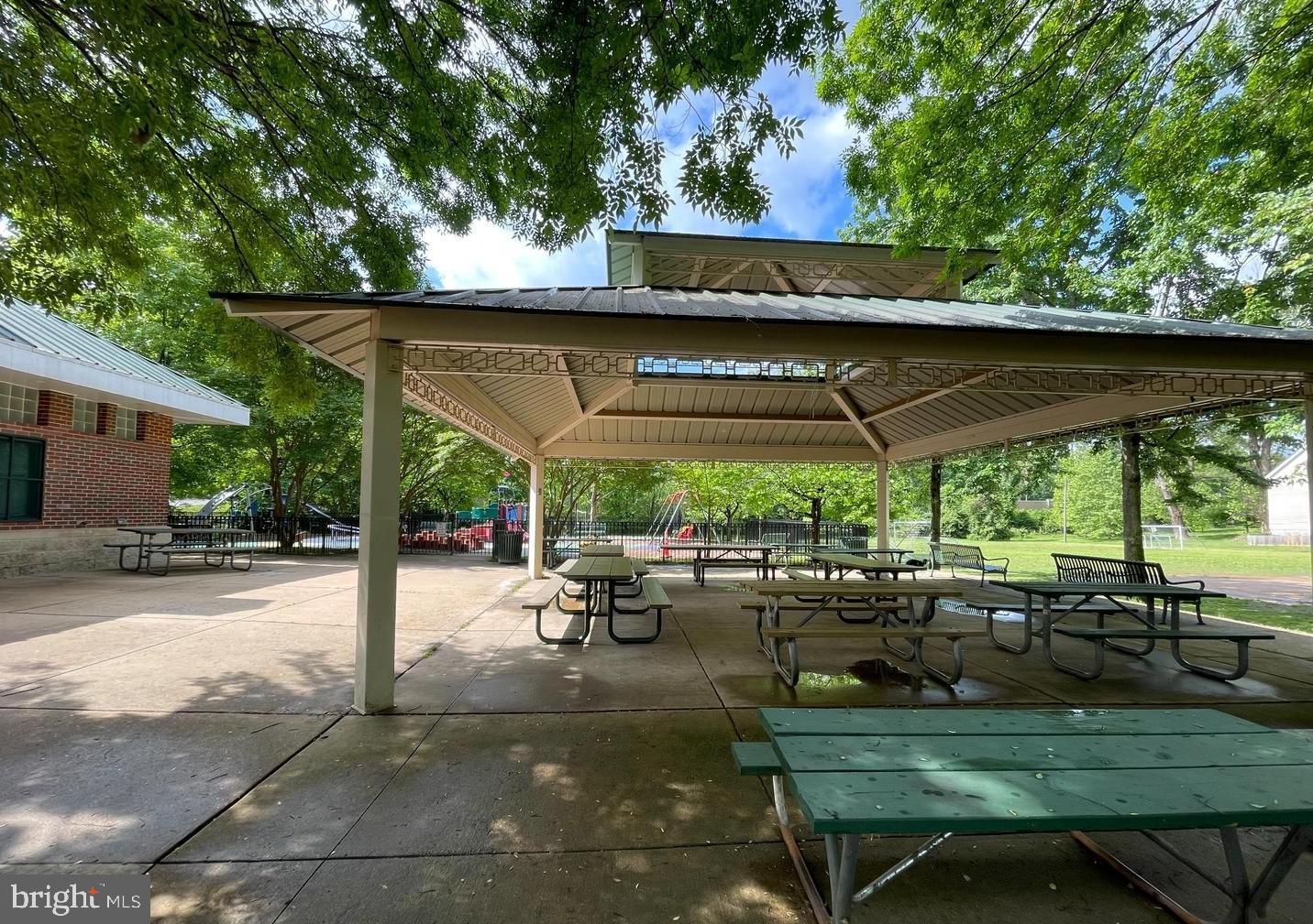 4807 WASHINGTON BLVD, ARLINGTON, Virginia 22205, 4 Bedrooms Bedrooms, 15 Rooms Rooms,3 BathroomsBathrooms,Residential,For sale,4807 WASHINGTON BLVD,VAAR2067990 MLS # VAAR2067990