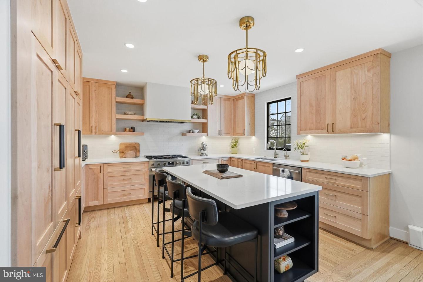 4807 WASHINGTON BLVD, ARLINGTON, Virginia 22205, 4 Bedrooms Bedrooms, 15 Rooms Rooms,3 BathroomsBathrooms,Residential,For sale,4807 WASHINGTON BLVD,VAAR2067990 MLS # VAAR2067990