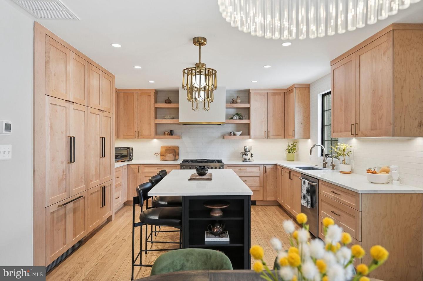 4807 WASHINGTON BLVD, ARLINGTON, Virginia 22205, 4 Bedrooms Bedrooms, 15 Rooms Rooms,3 BathroomsBathrooms,Residential,For sale,4807 WASHINGTON BLVD,VAAR2067990 MLS # VAAR2067990