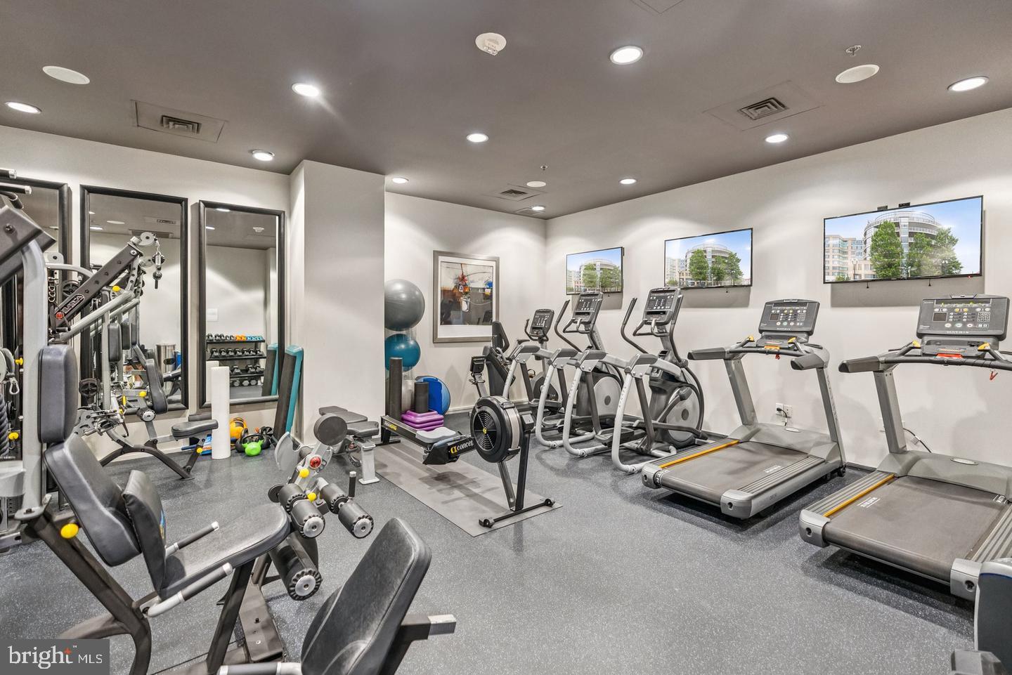 3409 WILSON BLVD #611, ARLINGTON, Virginia 22201, 2 Bedrooms Bedrooms, ,2 BathroomsBathrooms,Residential,For sale,3409 WILSON BLVD #611,VAAR2068000 MLS # VAAR2068000