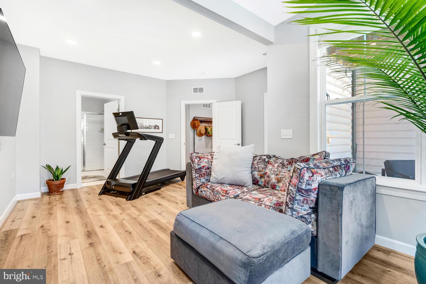 3871 RAINIER DR, FAIRFAX, Virginia 22033, 4 Bedrooms Bedrooms, ,3 BathroomsBathrooms,Residential,For sale,3871 RAINIER DR,VAFX2287154 MLS # VAFX2287154 3871 RAINIER DR, FAIRFAX, Virginia 22033, 4 Bedrooms Bedrooms, ,3 BathroomsBathrooms,Residential,For sale,3871 RAINIER DR,VAFX2287154 MLS # VAFX2287154