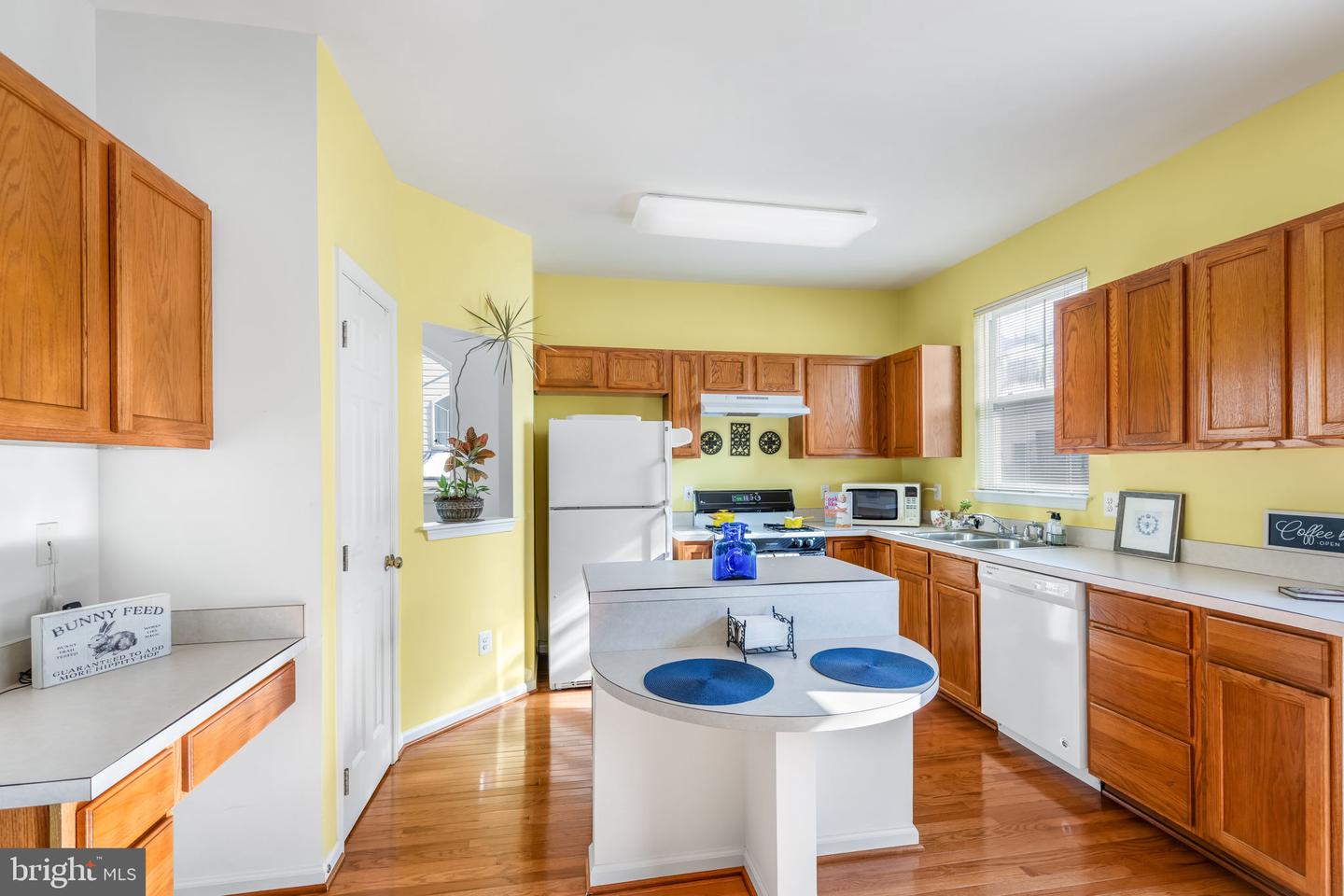 42967 ASTELL ST, CHANTILLY, Virginia 20152, 3 Bedrooms Bedrooms, ,2 BathroomsBathrooms,Residential,For sale,42967 ASTELL ST,VALO2114446 MLS # VALO2114446