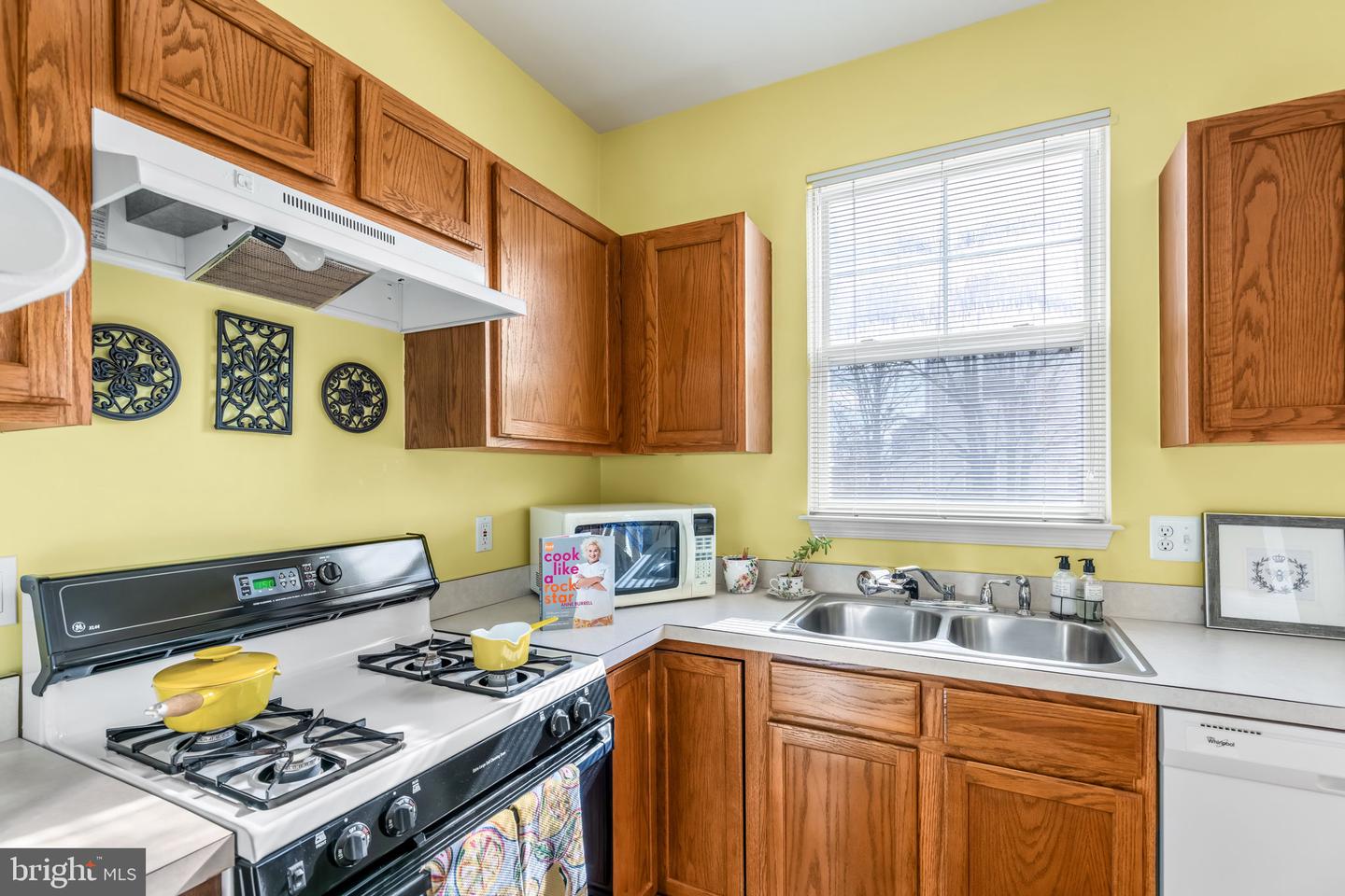 42967 ASTELL ST, CHANTILLY, Virginia 20152, 3 Bedrooms Bedrooms, ,2 BathroomsBathrooms,Residential,For sale,42967 ASTELL ST,VALO2114446 MLS # VALO2114446