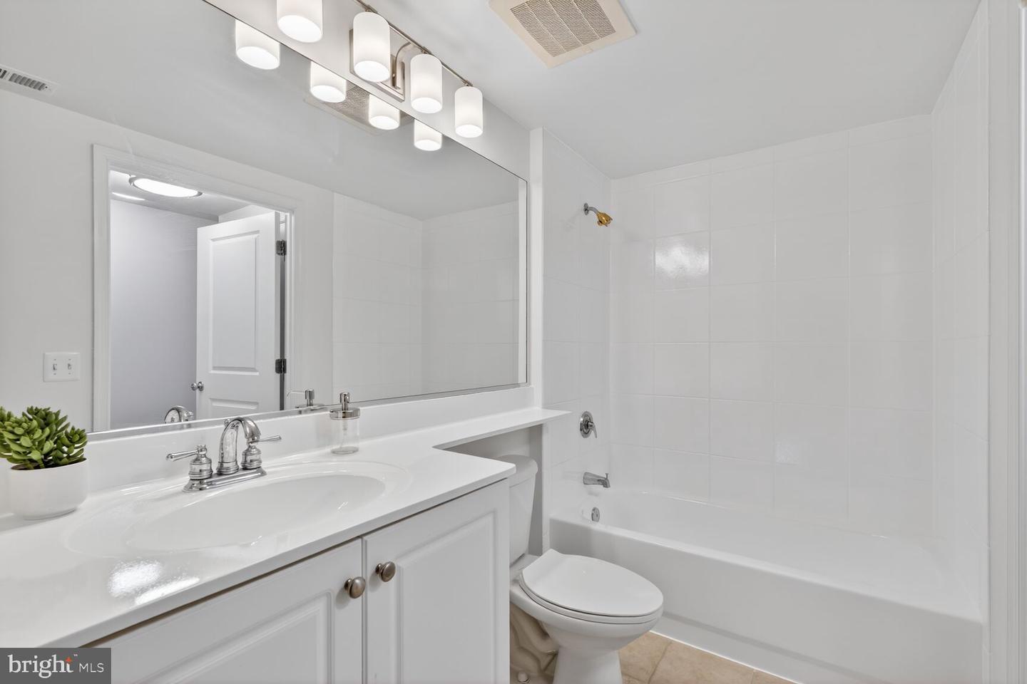 851 N GLEBE RD #817, ARLINGTON, Virginia 22203, 2 Bedrooms Bedrooms, ,2 BathroomsBathrooms,Residential,For sale,851 N GLEBE RD #817,VAAR2068076 MLS # VAAR2068076