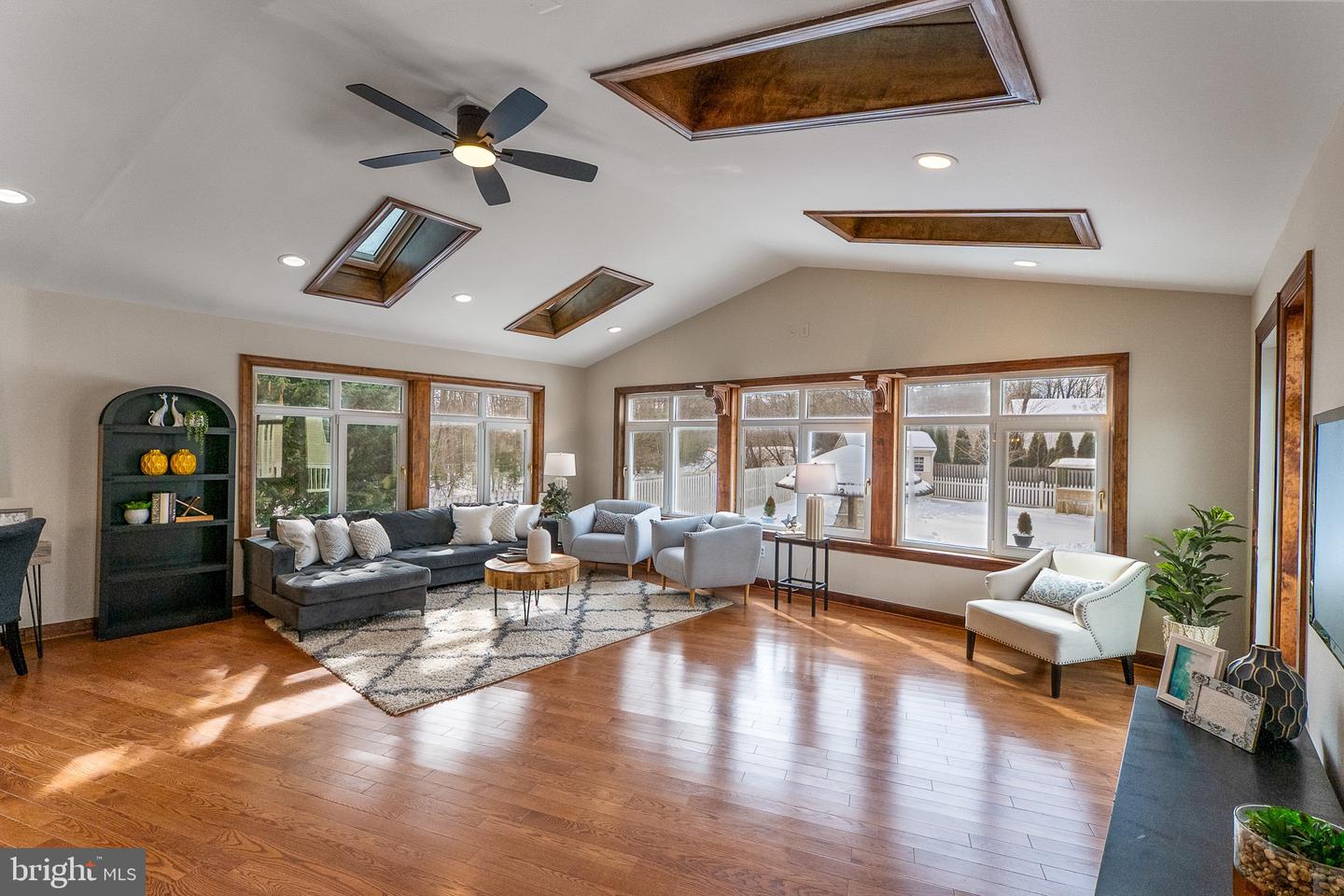 6462 HONEY TREE CT, BURKE, Virginia 22015, 5 Bedrooms Bedrooms, ,3 BathroomsBathrooms,Residential,For sale,6462 HONEY TREE CT,VAFX2287414 MLS # VAFX2287414