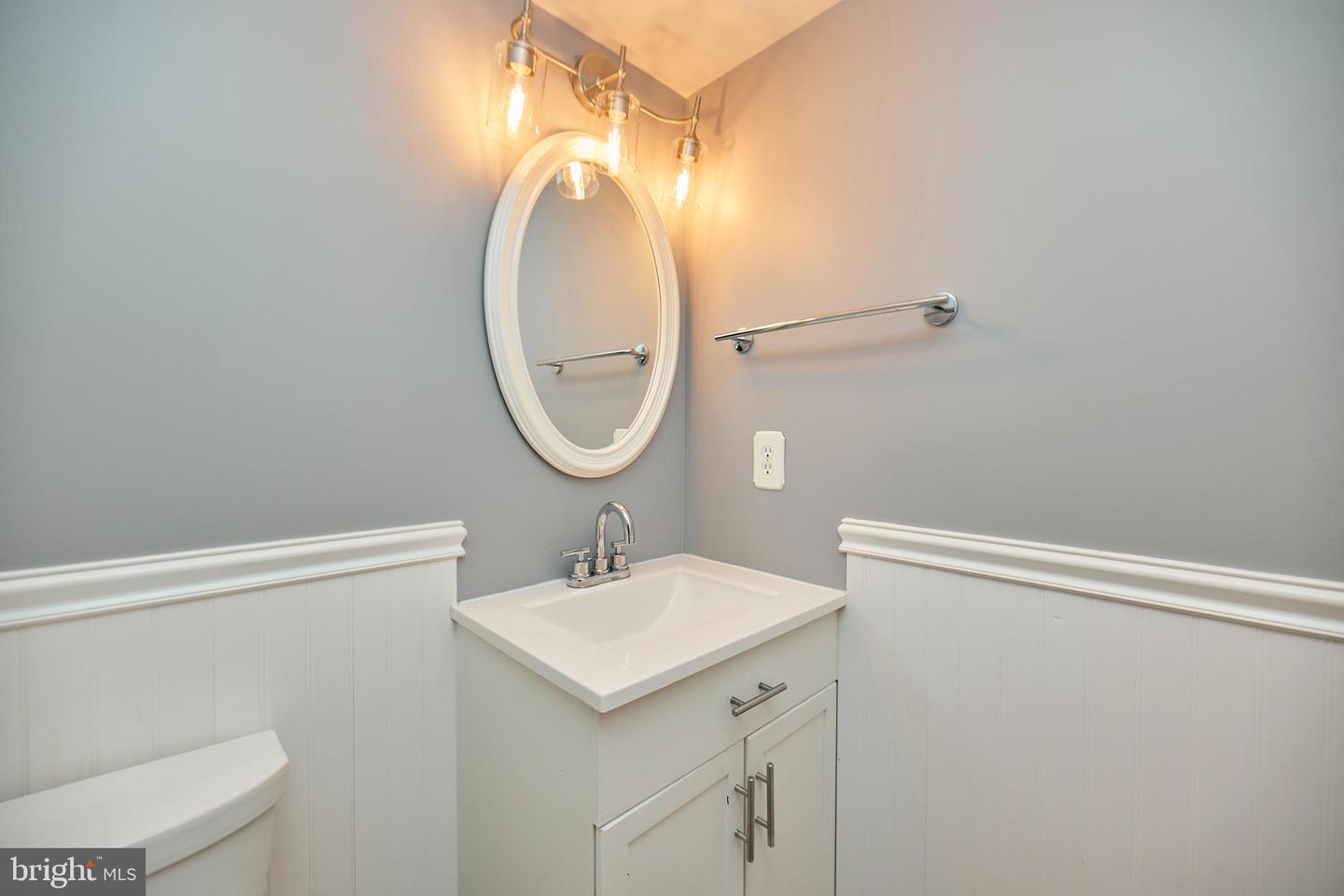 10355 GRANITE CREEK LN, OAKTON, Virginia 22124, 3 Bedrooms Bedrooms, ,2 BathroomsBathrooms,Residential,For sale,10355 GRANITE CREEK LN,VAFX2287418 MLS # VAFX2287418