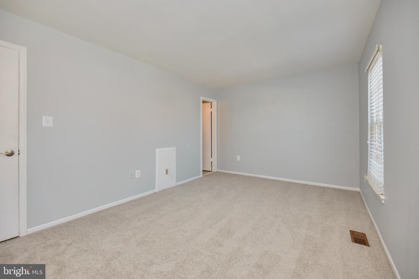 10355 GRANITE CREEK LN, OAKTON, Virginia 22124, 3 Bedrooms Bedrooms, ,2 BathroomsBathrooms,Residential,For sale,10355 GRANITE CREEK LN,VAFX2287418 MLS # VAFX2287418