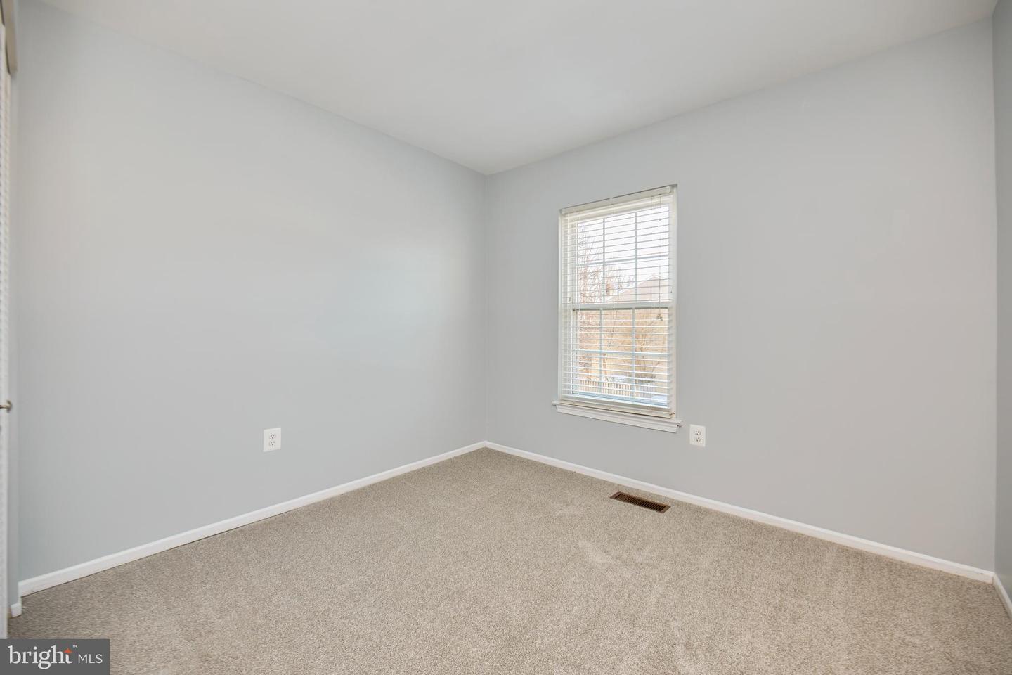 10355 GRANITE CREEK LN, OAKTON, Virginia 22124, 3 Bedrooms Bedrooms, ,2 BathroomsBathrooms,Residential,For sale,10355 GRANITE CREEK LN,VAFX2287418 MLS # VAFX2287418