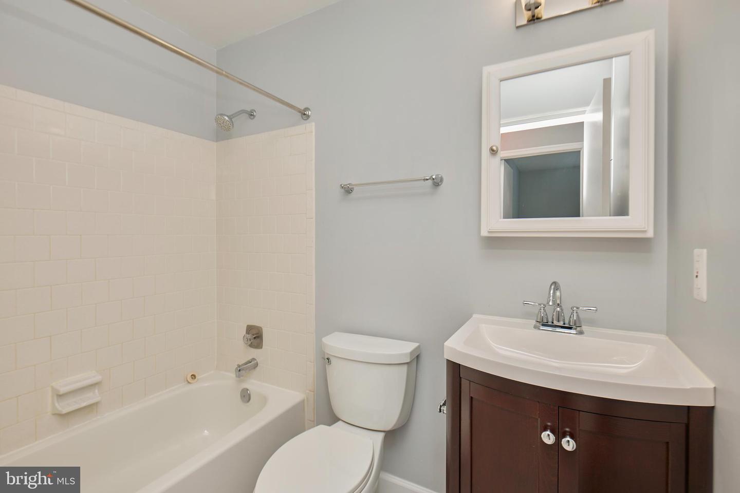 10355 GRANITE CREEK LN, OAKTON, Virginia 22124, 3 Bedrooms Bedrooms, ,2 BathroomsBathrooms,Residential,For sale,10355 GRANITE CREEK LN,VAFX2287418 MLS # VAFX2287418