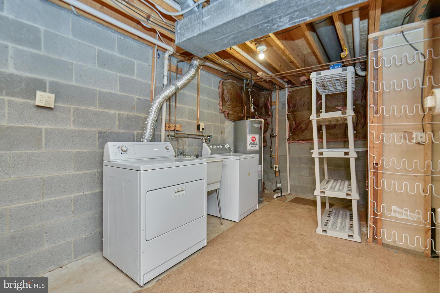 10355 GRANITE CREEK LN, OAKTON, Virginia 22124, 3 Bedrooms Bedrooms, ,2 BathroomsBathrooms,Residential,For sale,10355 GRANITE CREEK LN,VAFX2287418 MLS # VAFX2287418