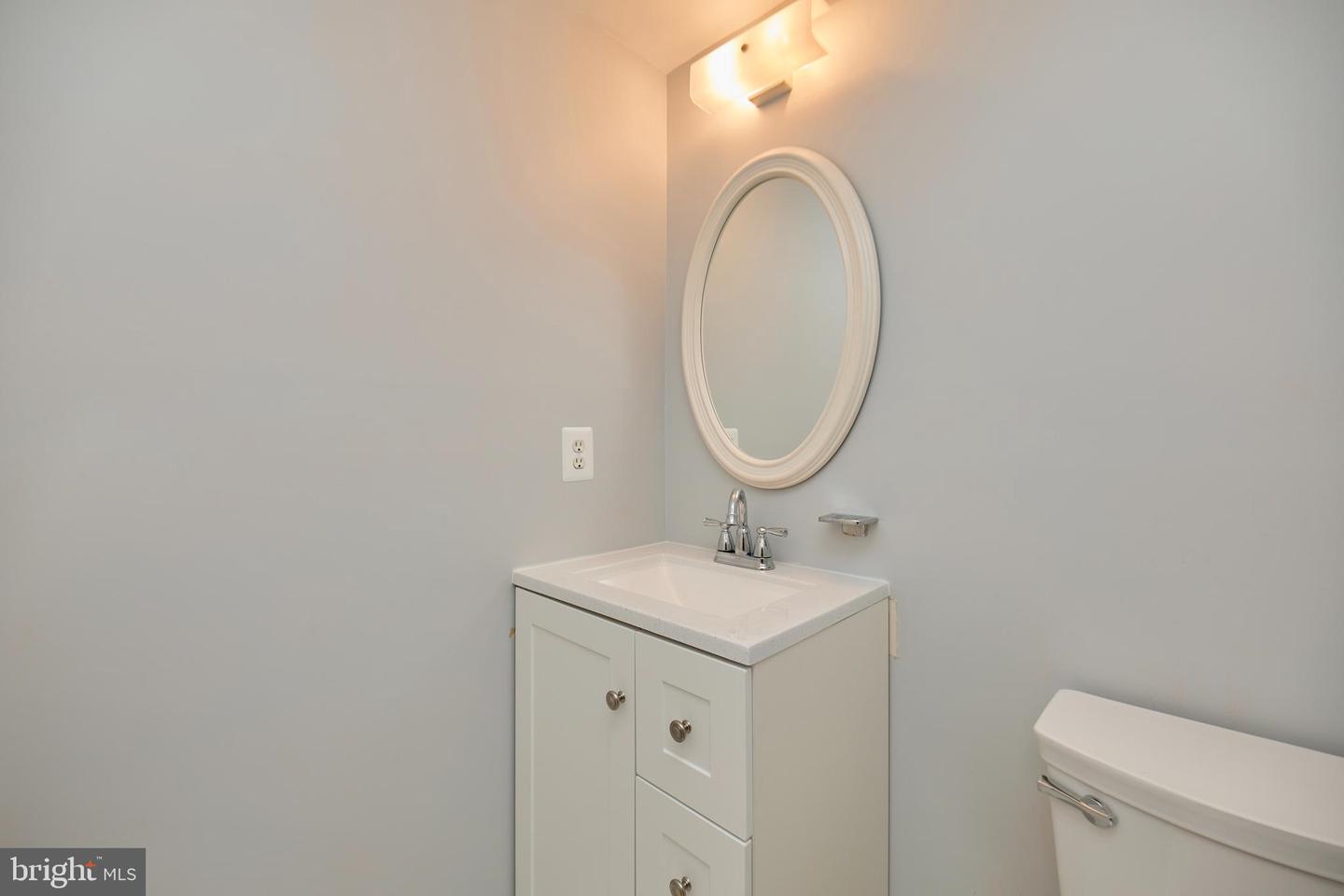 10355 GRANITE CREEK LN, OAKTON, Virginia 22124, 3 Bedrooms Bedrooms, ,2 BathroomsBathrooms,Residential,For sale,10355 GRANITE CREEK LN,VAFX2287418 MLS # VAFX2287418