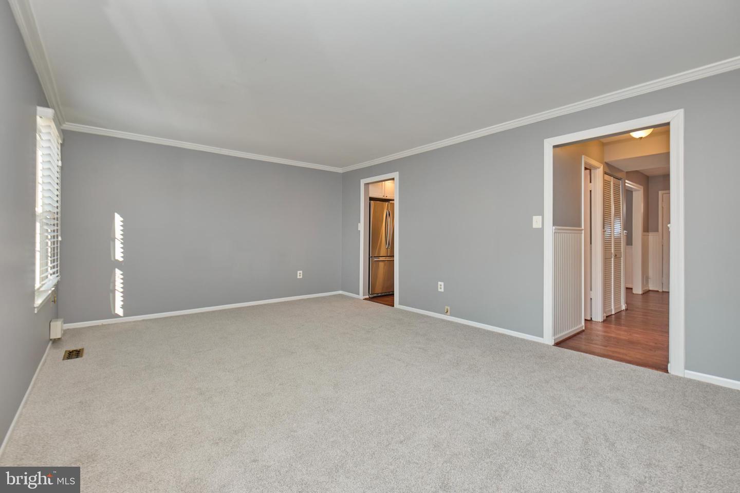 10355 GRANITE CREEK LN, OAKTON, Virginia 22124, 3 Bedrooms Bedrooms, ,2 BathroomsBathrooms,Residential,For sale,10355 GRANITE CREEK LN,VAFX2287418 MLS # VAFX2287418