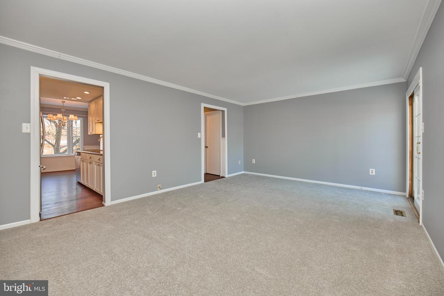 10355 GRANITE CREEK LN, OAKTON, Virginia 22124, 3 Bedrooms Bedrooms, ,2 BathroomsBathrooms,Residential,For sale,10355 GRANITE CREEK LN,VAFX2287418 MLS # VAFX2287418