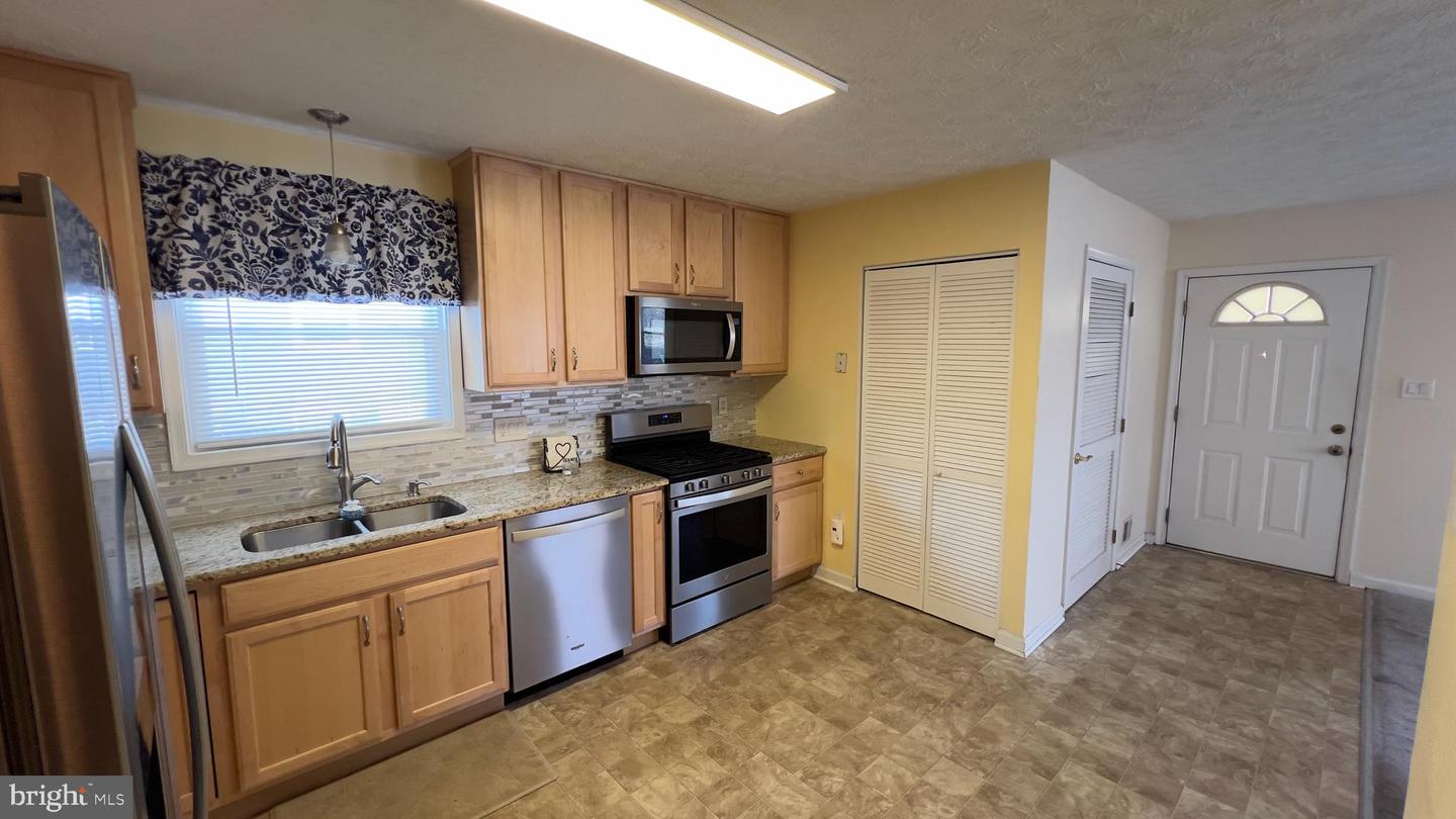 17748 POSSUM POINT RD, DUMFRIES, Virginia 22026, 2 Bedrooms Bedrooms, ,1 BathroomBathrooms,Residential,For sale,17748 POSSUM POINT RD,VAPW2111172 MLS # VAPW2111172