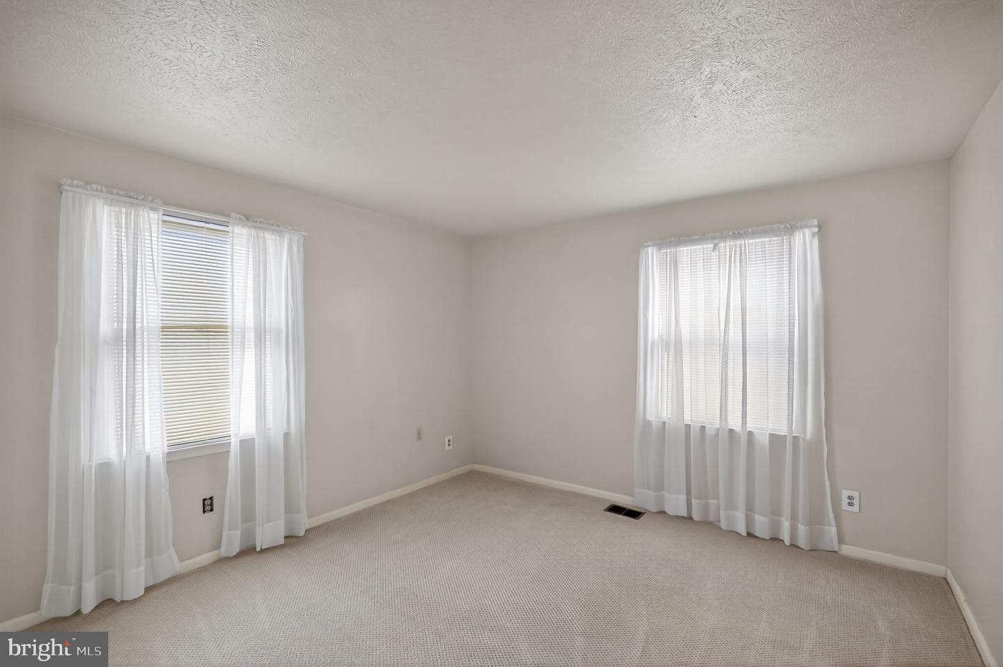 4807 EXECUTIVE DR, GAINESVILLE, Virginia 20155, 4 Bedrooms Bedrooms, ,3 BathroomsBathrooms,Residential,For sale,4807 EXECUTIVE DR,VAPW2111232 MLS # VAPW2111232