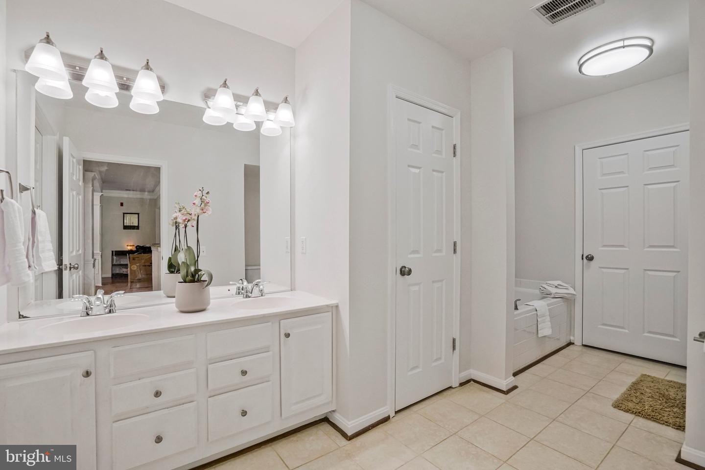 5950 KIMBERLY ANNE WAY #101, ALEXANDRIA, Virginia 22310, 1 Bedroom Bedrooms, ,1 BathroomBathrooms,Residential,For sale,5950 KIMBERLY ANNE WAY #101,VAFX2287522 MLS # VAFX2287522 5950 KIMBERLY ANNE WAY #101, ALEXANDRIA, Virginia 22310, 1 Bedroom Bedrooms, ,1 BathroomBathrooms,Residential,For sale,5950 KIMBERLY ANNE WAY #101,VAFX2287522 MLS # VAFX2287522