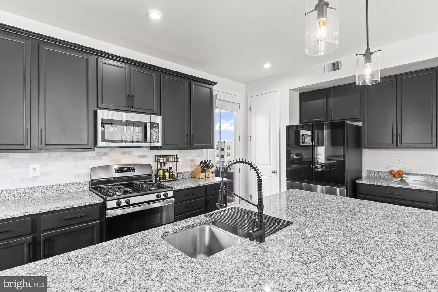 3992 SHIRE MEADOW LN, TRIANGLE, Virginia 22172, 3 Bedrooms Bedrooms, ,2 BathroomsBathrooms,Residential,For sale,3992 SHIRE MEADOW LN,VAPW2111262 MLS # VAPW2111262