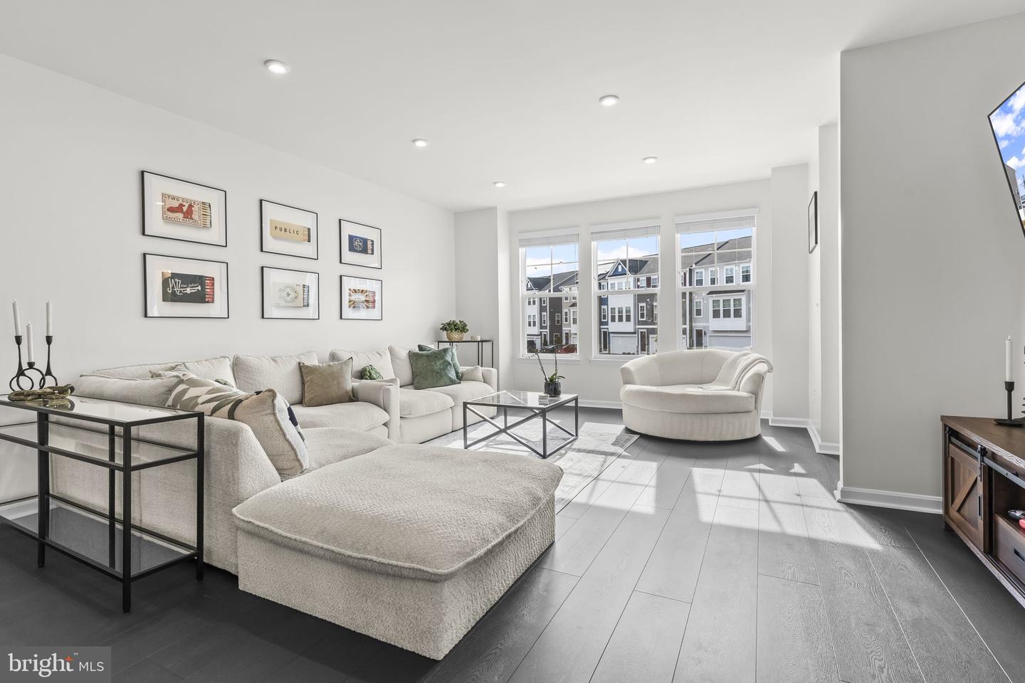 3992 SHIRE MEADOW LN, TRIANGLE, Virginia 22172, 3 Bedrooms Bedrooms, ,2 BathroomsBathrooms,Residential,For sale,3992 SHIRE MEADOW LN,VAPW2111262 MLS # VAPW2111262