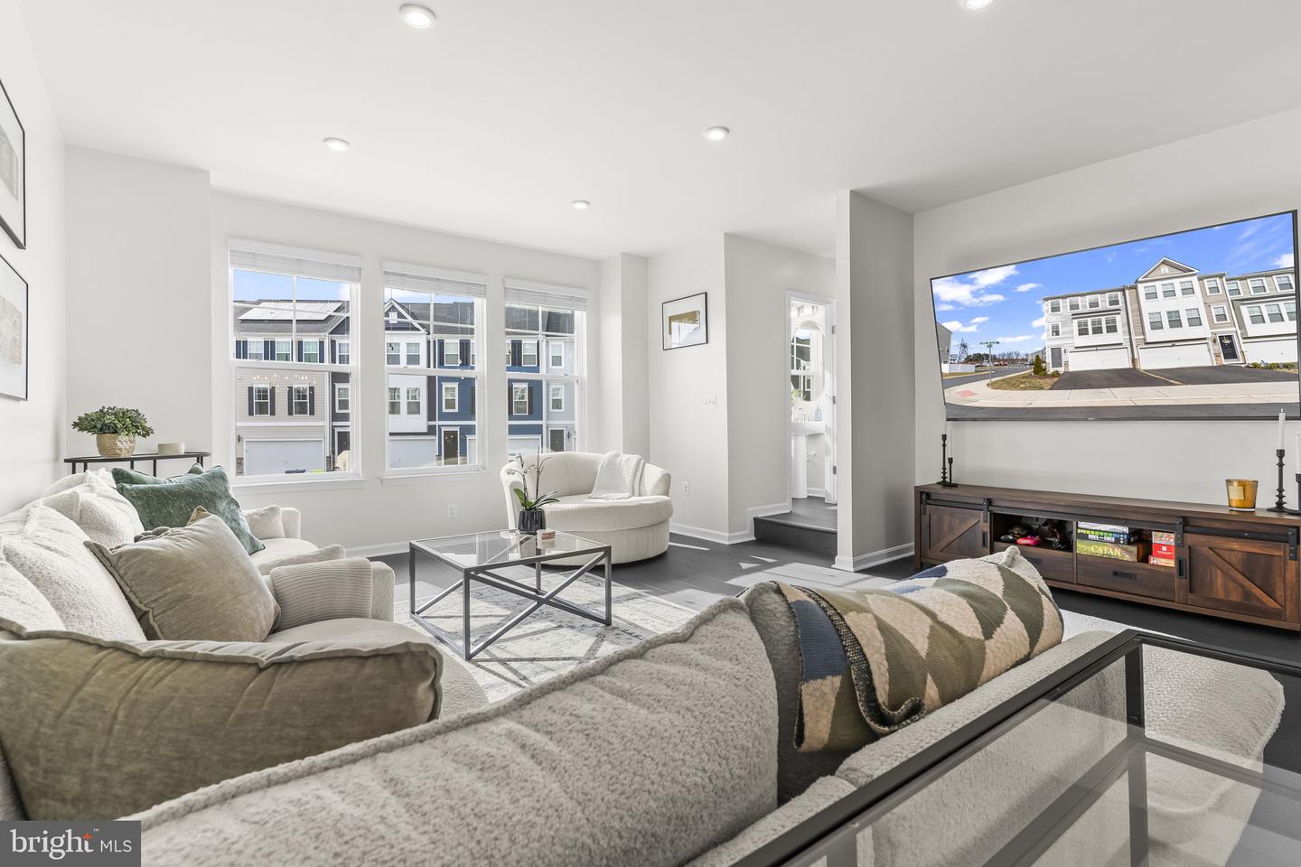 3992 SHIRE MEADOW LN, TRIANGLE, Virginia 22172, 3 Bedrooms Bedrooms, ,2 BathroomsBathrooms,Residential,For sale,3992 SHIRE MEADOW LN,VAPW2111262 MLS # VAPW2111262