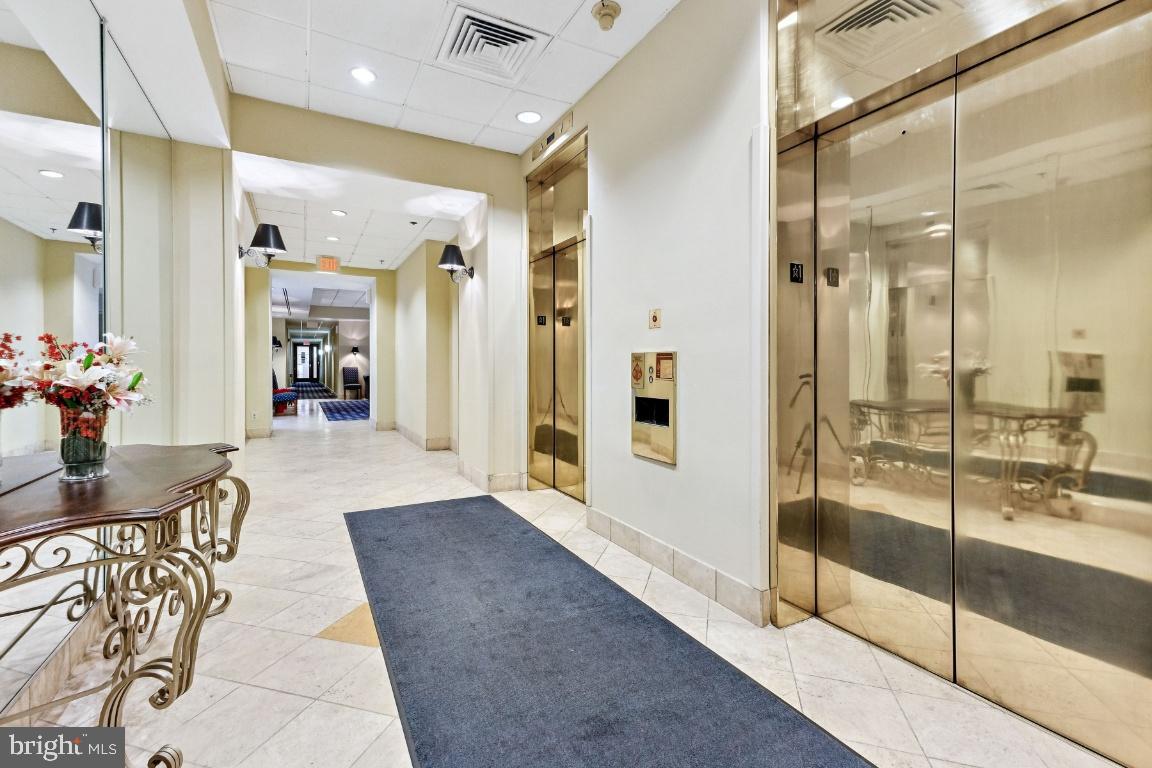 2400 CLARENDON BLVD #908, ARLINGTON, Virginia 22201, 1 Bedroom Bedrooms, 7 Rooms Rooms,1 BathroomBathrooms,Residential,For sale,2400 CLARENDON BLVD #908,VAAR2068172 MLS # VAAR2068172 2400 CLARENDON BLVD #908, ARLINGTON, Virginia 22201, 1 Bedroom Bedrooms, 7 Rooms Rooms,1 BathroomBathrooms,Residential,For sale,2400 CLARENDON BLVD #908,VAAR2068172 MLS # VAAR2068172