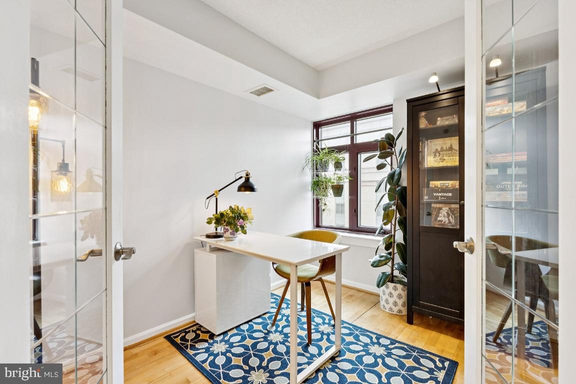 2400 CLARENDON BLVD #908, ARLINGTON, Virginia 22201, 1 Bedroom Bedrooms, 7 Rooms Rooms,1 BathroomBathrooms,Residential,For sale,2400 CLARENDON BLVD #908,VAAR2068172 MLS # VAAR2068172 2400 CLARENDON BLVD #908, ARLINGTON, Virginia 22201, 1 Bedroom Bedrooms, 7 Rooms Rooms,1 BathroomBathrooms,Residential,For sale,2400 CLARENDON BLVD #908,VAAR2068172 MLS # VAAR2068172