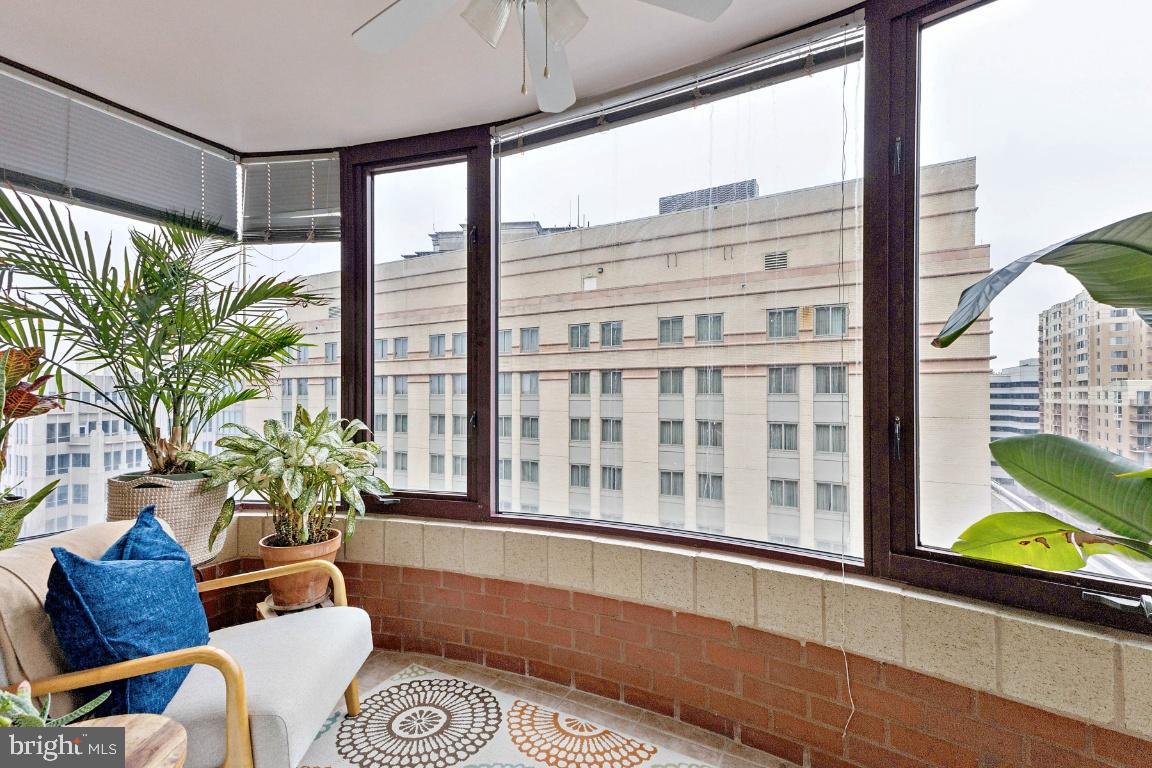 2400 CLARENDON BLVD #908, ARLINGTON, Virginia 22201, 1 Bedroom Bedrooms, 7 Rooms Rooms,1 BathroomBathrooms,Residential,For sale,2400 CLARENDON BLVD #908,VAAR2068172 MLS # VAAR2068172 2400 CLARENDON BLVD #908, ARLINGTON, Virginia 22201, 1 Bedroom Bedrooms, 7 Rooms Rooms,1 BathroomBathrooms,Residential,For sale,2400 CLARENDON BLVD #908,VAAR2068172 MLS # VAAR2068172