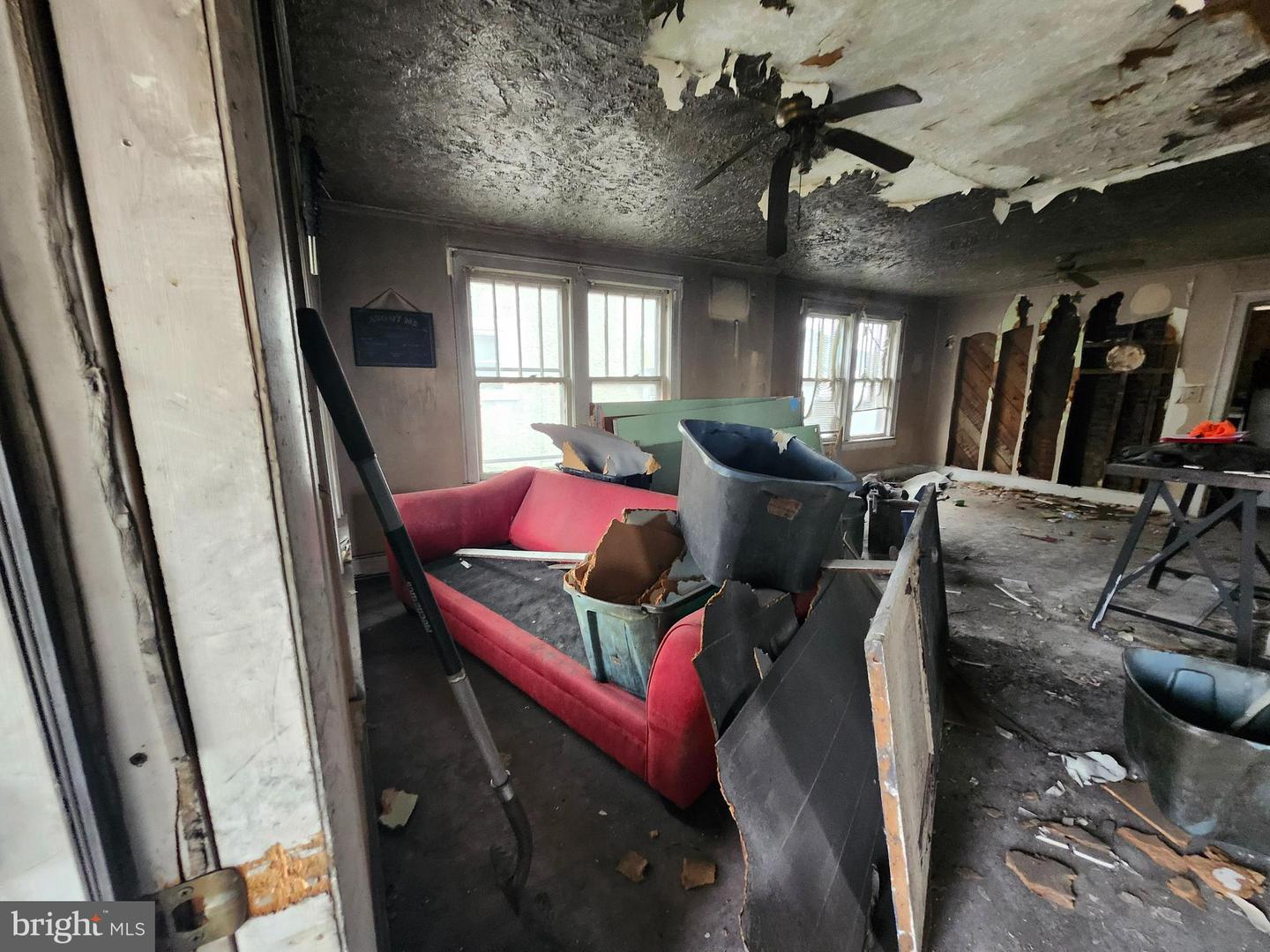 810 N POCAHONTAS AVE, COVINGTON, Virginia 24426, 3 Bedrooms Bedrooms, ,1 BathroomBathrooms,Residential,For sale,810 N POCAHONTAS AVE,VACY2000000 MLS # VACY2000000