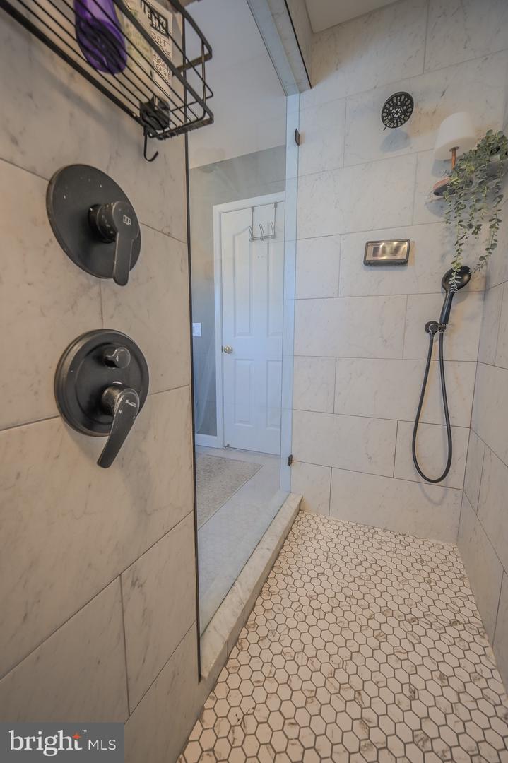 5932 SUNLIGHT MOUNTAIN RD, SPOTSYLVANIA, Virginia 22553, 5 Bedrooms Bedrooms, ,3 BathroomsBathrooms,Residential,For sale,5932 SUNLIGHT MOUNTAIN RD,VASP2038918 MLS # VASP2038918